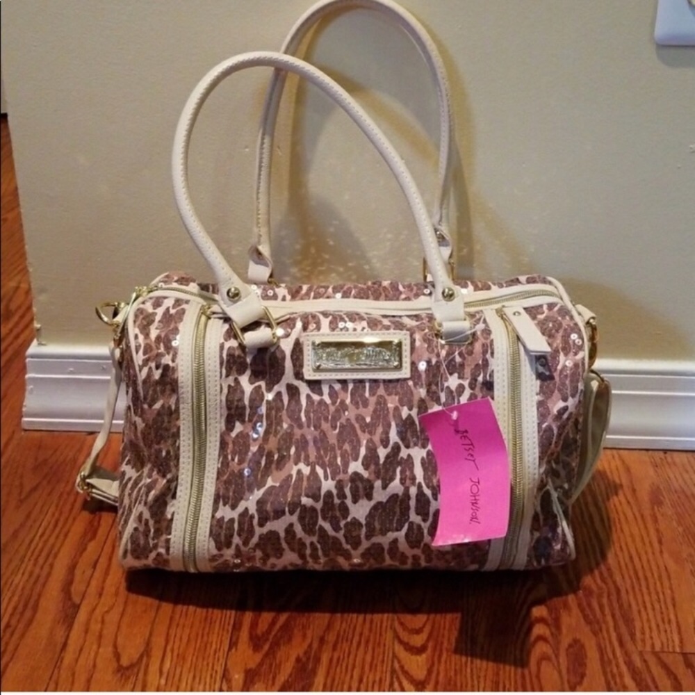 NWT! Betsey johnson barrel satchel❤️🍭